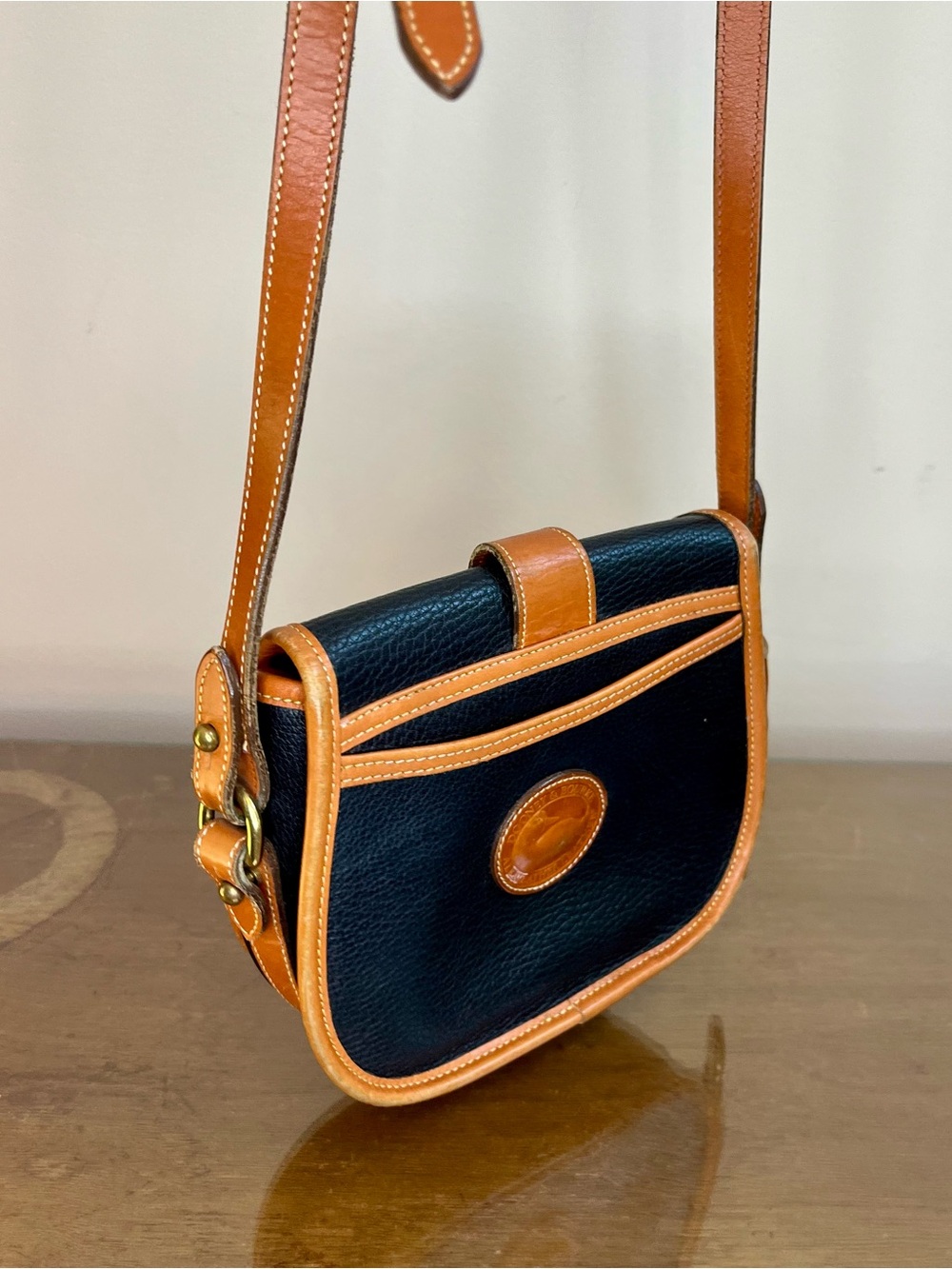 Vintage Dooney & Bourke Pebbled Leather Equestrian Crossbody Bag Black/Brown - Picture 4 of 17